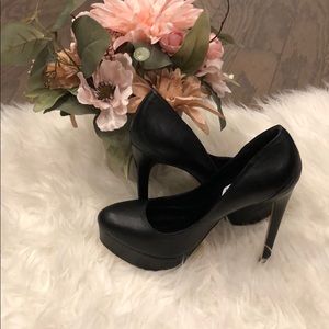 Size 8 Steve Madden heels like new